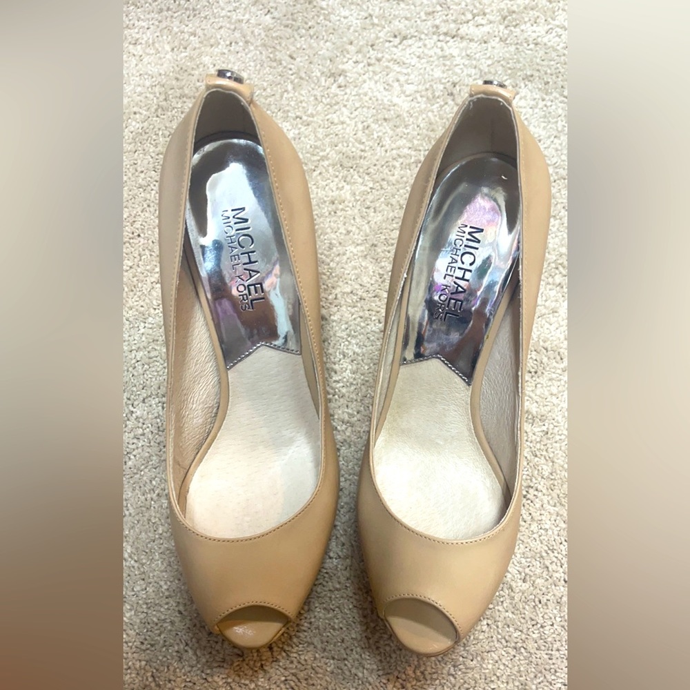 MICHAEL KORS NUDE HEELS